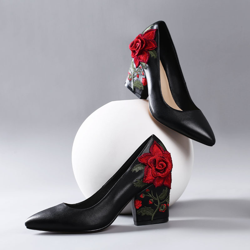 Czółenka z haftem z przędzy, c – Embroidery Rose recenzja i cena