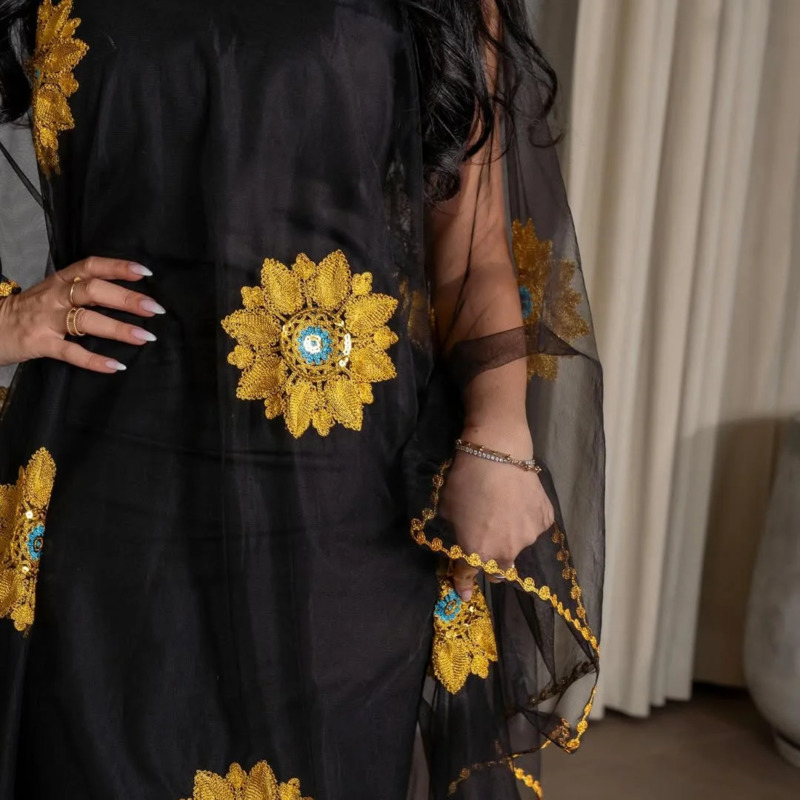 Długa, elegancka sukienka wiec – Embroidery Yellow Dress recenzja i cena
