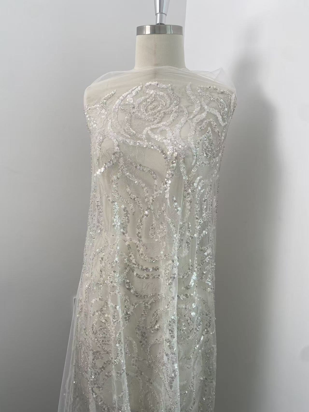 Ciężka koronka z koralikami, t – Embroidery Rose recenzja i cena